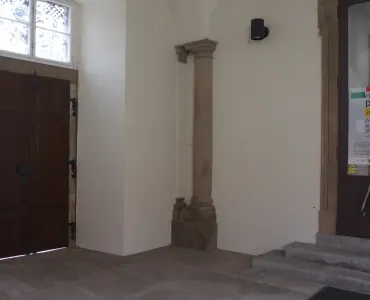 Vestibul – sloupy a polosloupy