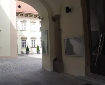 Vestibul – sloupy a polosloupy