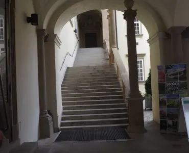 Schodiště do Sňatkové síně