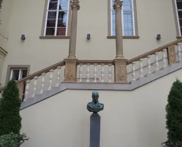 Schodiště do Sňatkové síně