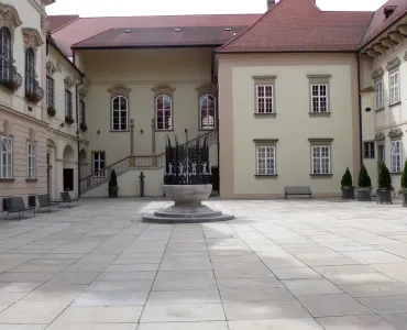 Kašna na 1. nádvoří