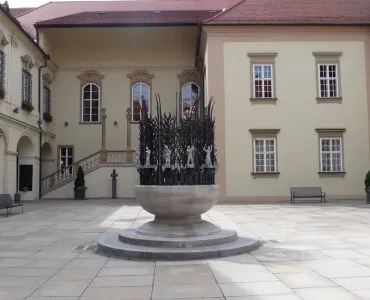 Kašna na 1. nádvoří